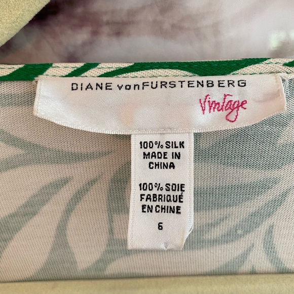 DVF Vintage Laurel Leaf wrap dress - Picture 3 of 5